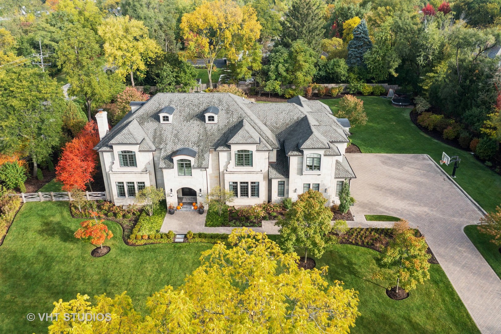 375 Old Farm Road Northfield, IL 60093 - Photo 70 of 78 a aerial view of a house with a yard