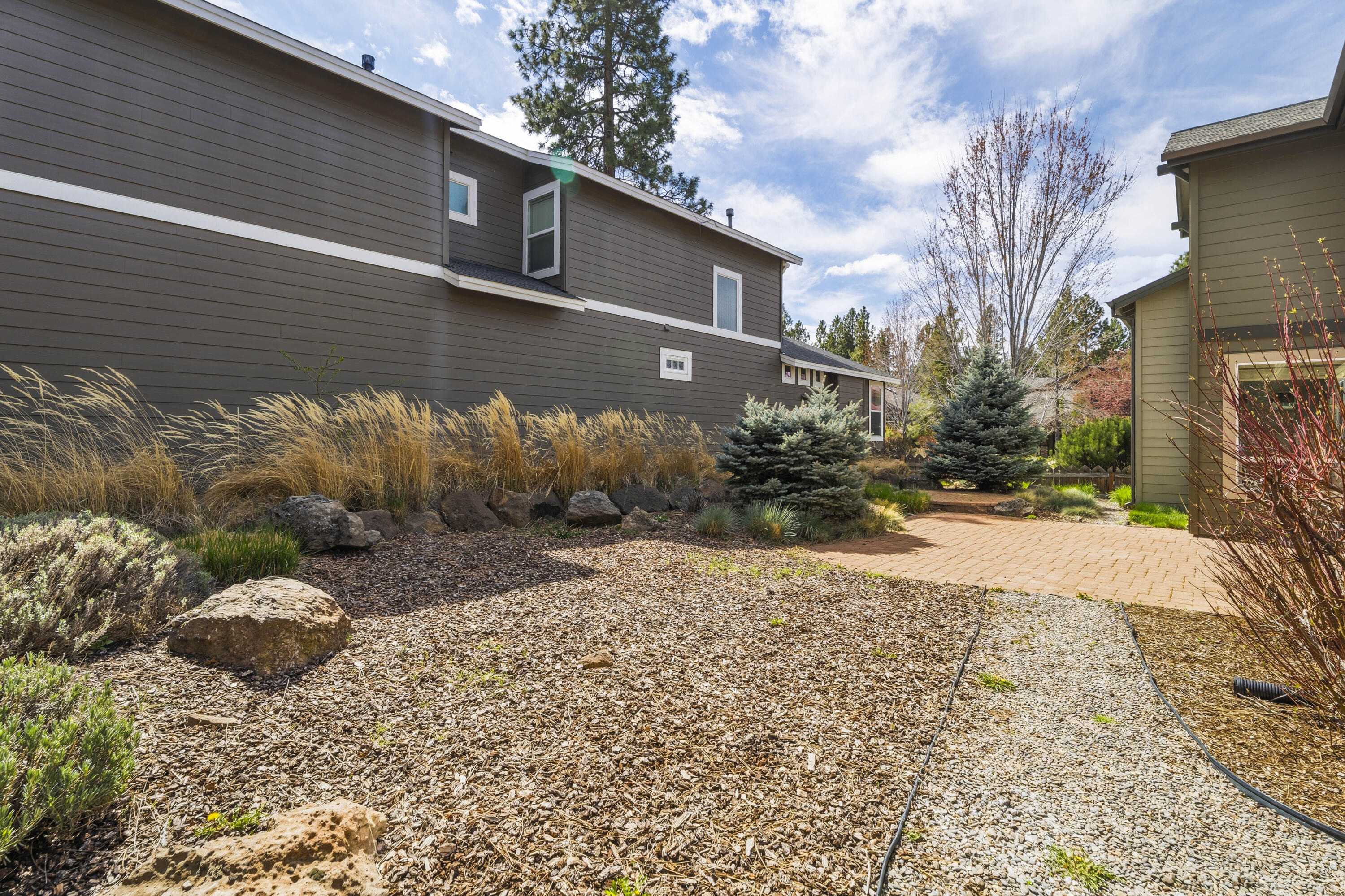 61425 Davis Lake Loop Bend, OR 97702 - Photo 38 of 51 16-Exterior
