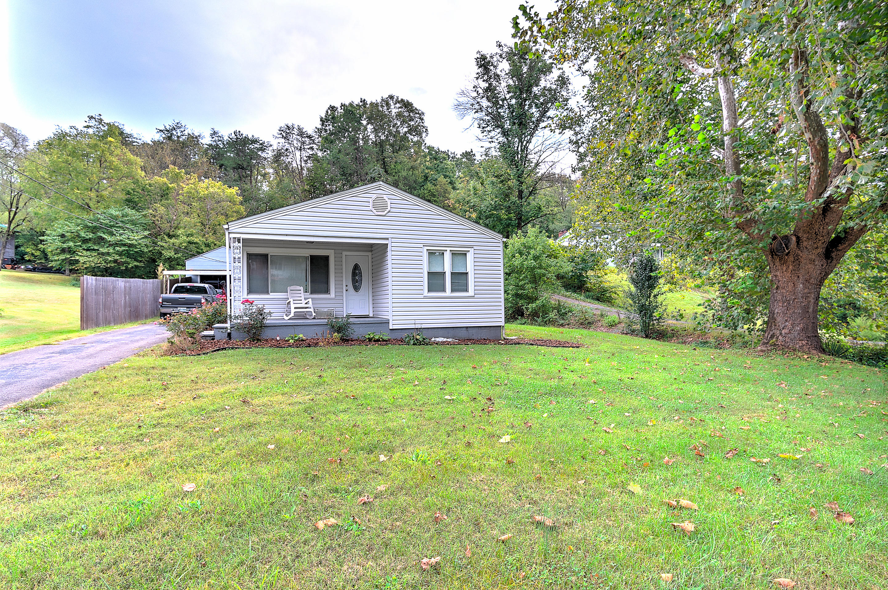 4137 Ridge Road Kingsport, TN 37660 - Photo 4 of 31 exterior-4 (3)