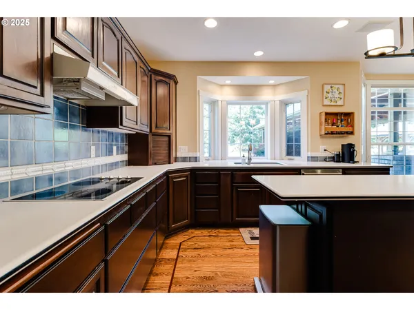 $1,145,000 | 39125 Easton Lane, Springfield, OR 97478