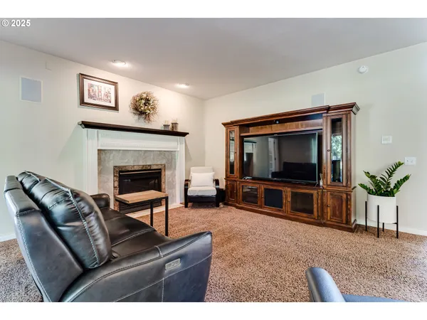 $1,145,000 | 39125 Easton Lane, Springfield, OR 97478