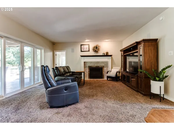 $1,145,000 | 39125 Easton Lane, Springfield, OR 97478