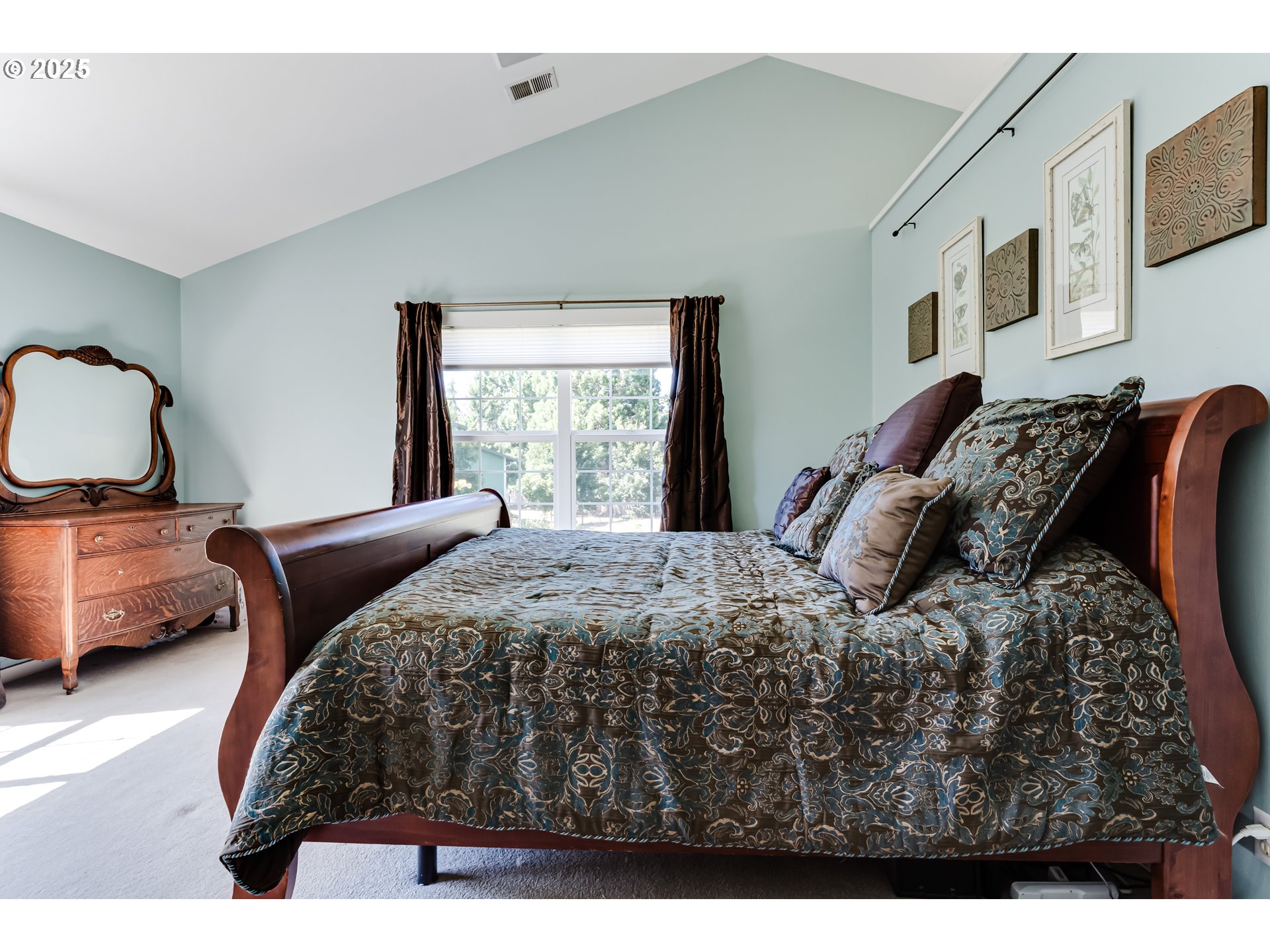 39125 Easton Lane Springfield, OR 97478 - Photo 24 of 47 a bedroom with a bed a mirror and dresser