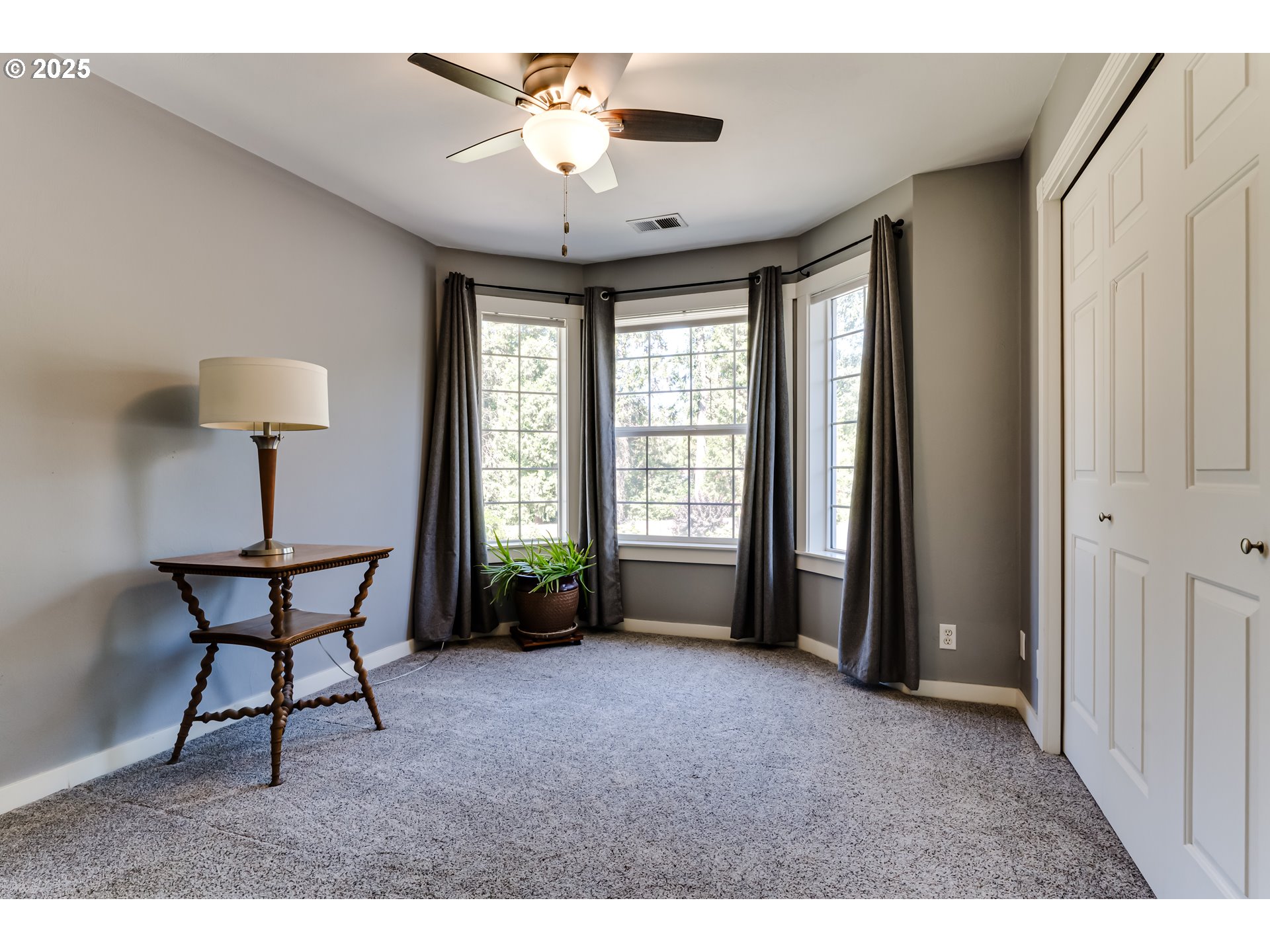 39125 Easton Lane Springfield, OR 97478 - Photo 29 of 47 a view of a livingroom with furniture and a ceiling fan