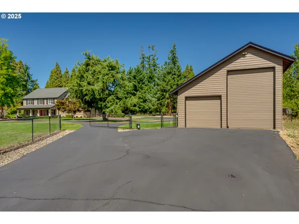 $1,145,000 | 39125 Easton Lane, Springfield, OR 97478