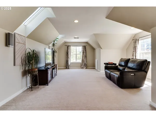 $1,145,000 | 39125 Easton Lane, Springfield, OR 97478