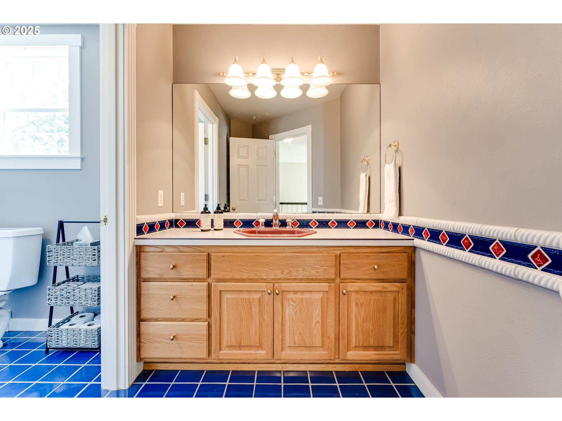 39125 Easton Lane Springfield, OR 97478 - Photo 32 of 47 a bathroom with a sink and a mirror