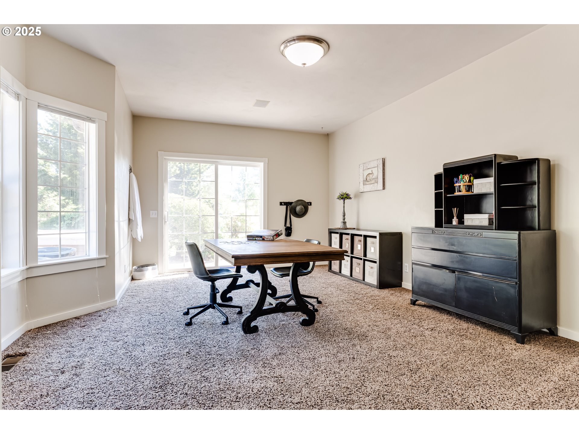 39125 Easton Lane Springfield, OR 97478 - Photo 34 of 47 a living room with furniture a window and a dining table