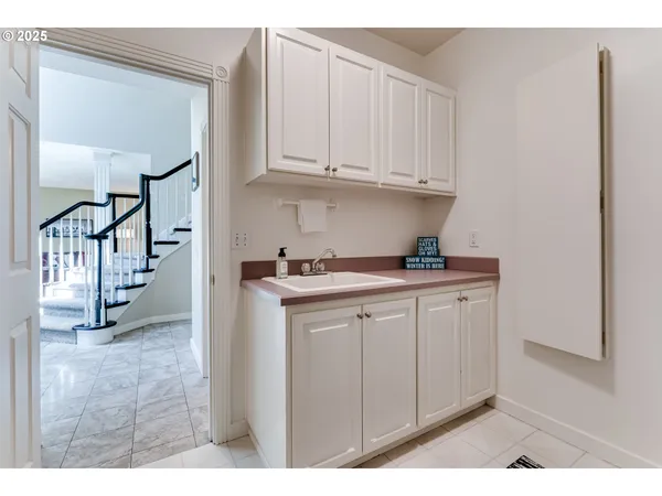 $1,145,000 | 39125 Easton Lane, Springfield, OR 97478