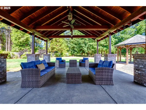 $1,145,000 | 39125 Easton Lane, Springfield, OR 97478