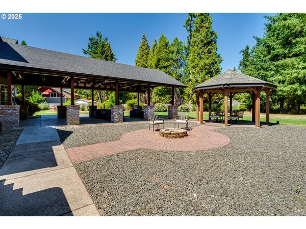 $1,145,000 | 39125 Easton Lane, Springfield, OR 97478