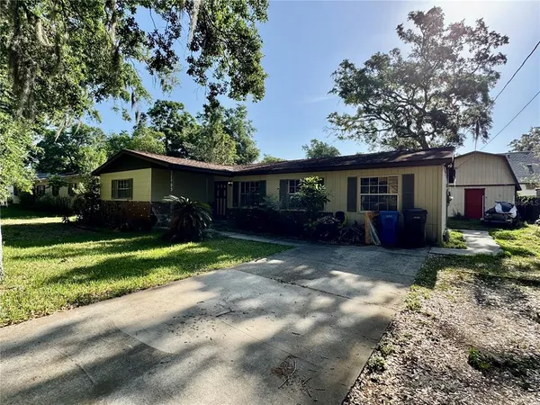 a view of a house with a yard
