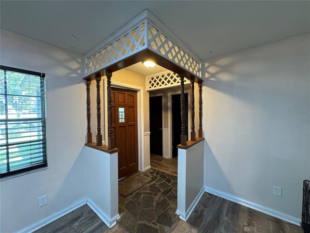 1703 North Taylor Road Brandon, FL 33510 - Photo 12 of 32 an entryway with a hallway