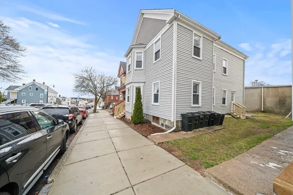 $749,995 | 42 1/2 Cabot Street, Beverly, MA 01915
