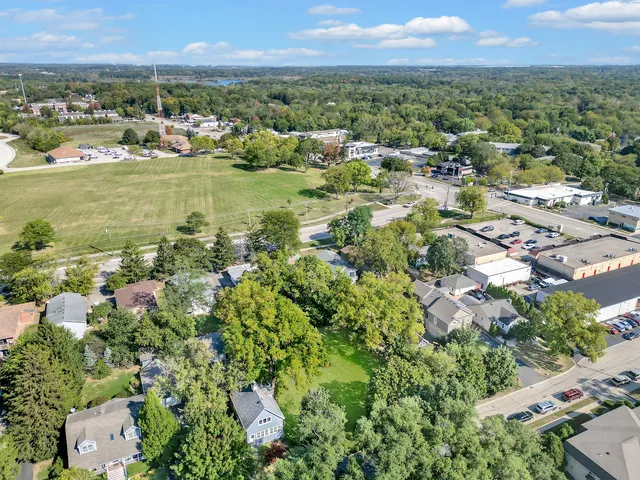 $225,000 | 208 West Ellis Avenue, Libertyville, IL 60048