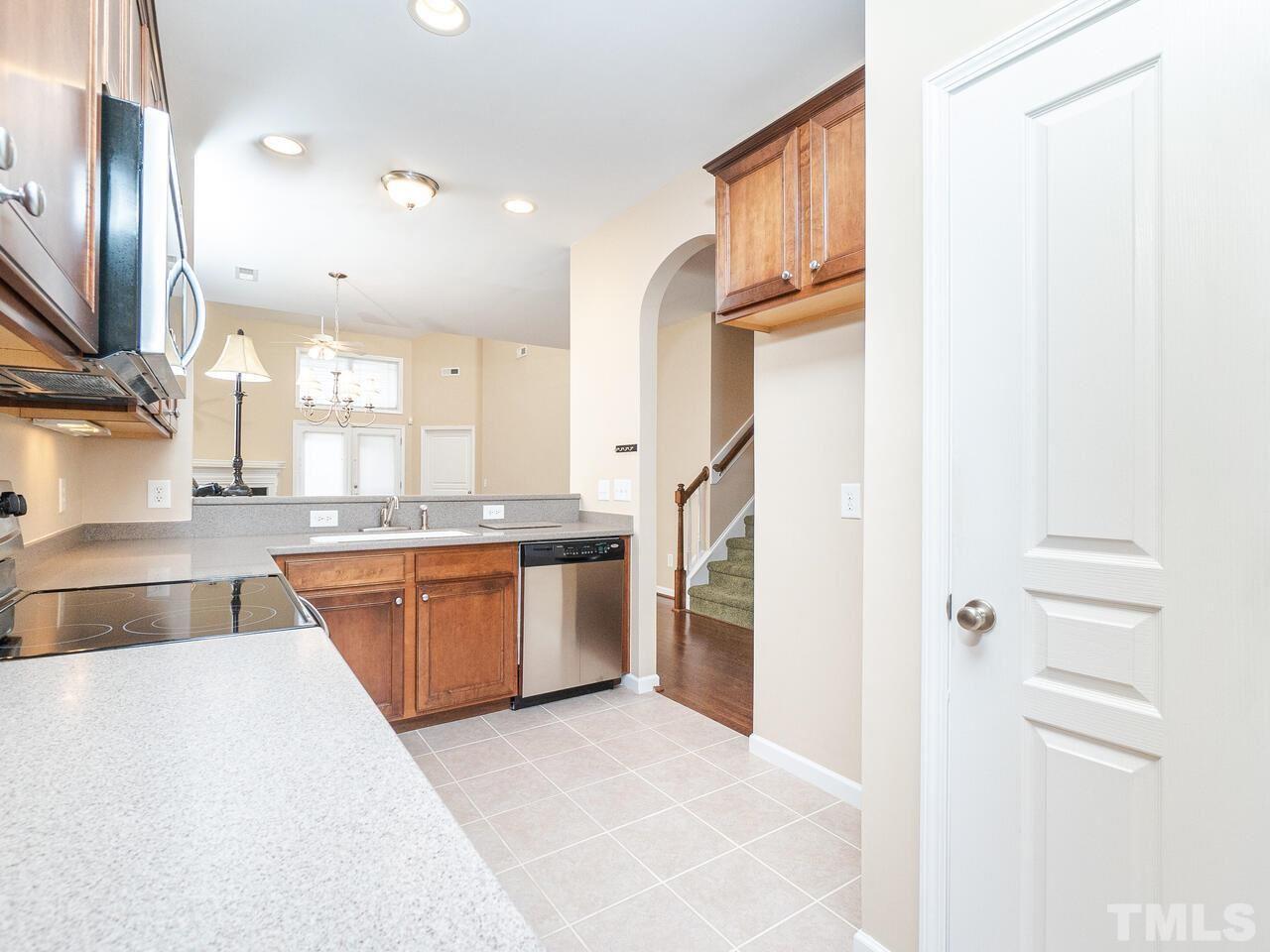 2539 Asher View Court Raleigh, NC 27606 - Photo 5 of 24 Gallery Image 5