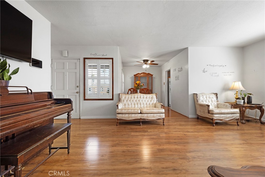 1801 West Brazil Street Compton, CA 90220 - Photo 4 of 19 Living room