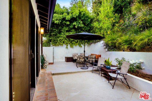 9647 Heather Road Beverly Hills, CA 90210 - Photo 11 of 27 Gallery Image 11