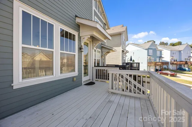 a building view with outdoor space