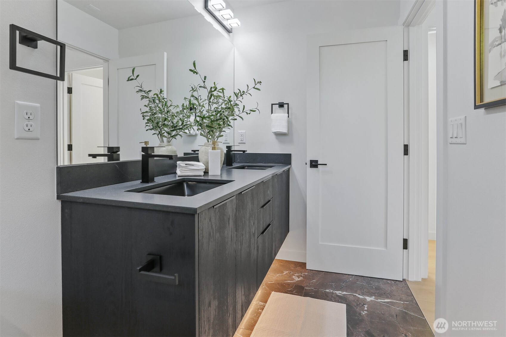 8750 13th Avenue Northwest, Unit B Seattle, WA 98117 - Photo 19 of 29