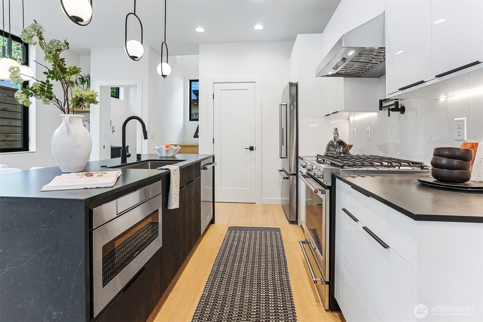 8750 13th Avenue Northwest, Unit B Seattle, WA 98117 - Photo 9 of 29