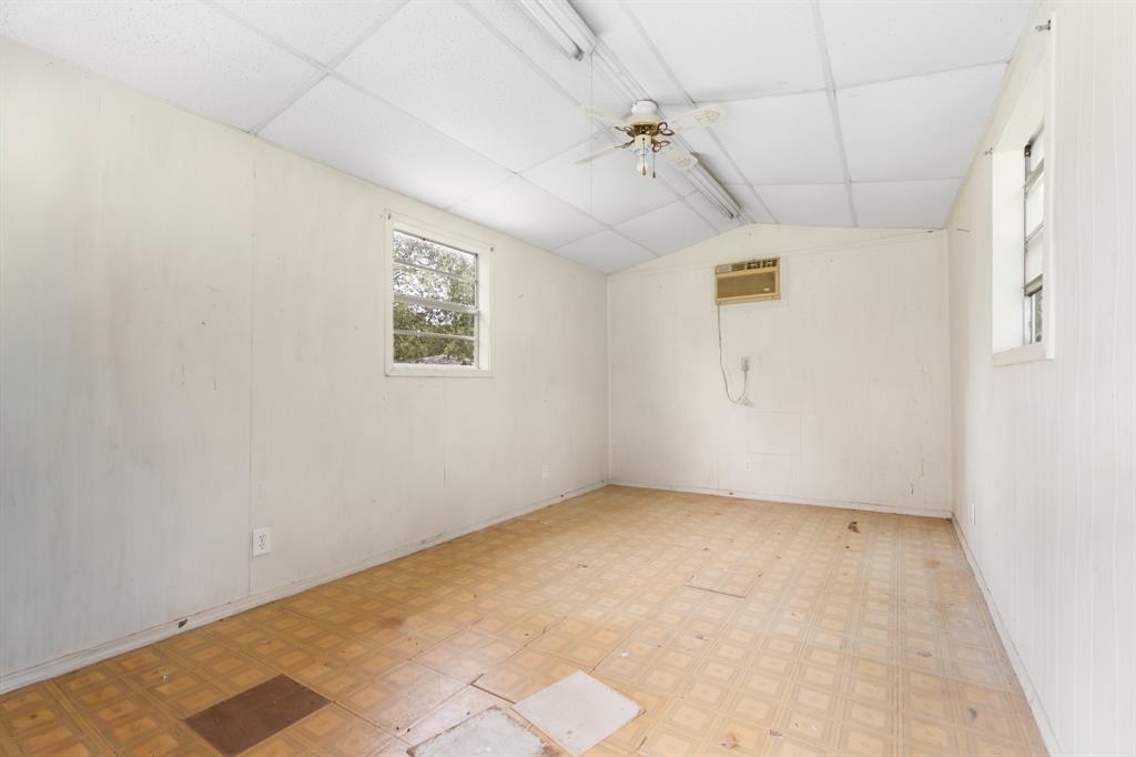 235 Country Drive Waco, TX 76705 - Photo 18 of 29 an empty room with windows and fan