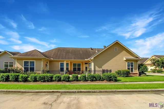 $299,000 | 7111 Village Maison Court, Unit 17, Baton Rouge, LA 70809