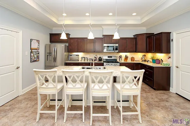 $299,000 | 7111 Village Maison Court, Unit 17, Baton Rouge, LA 70809