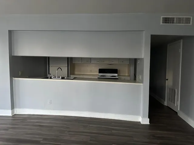 $1,150 | 800 Travis Street, Unit LIVEOAK, Columbus, TX 78934