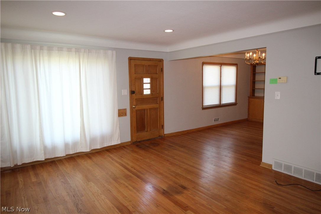 8103 Springdale Avenue Parma, OH 44129 - Photo 4 of 23