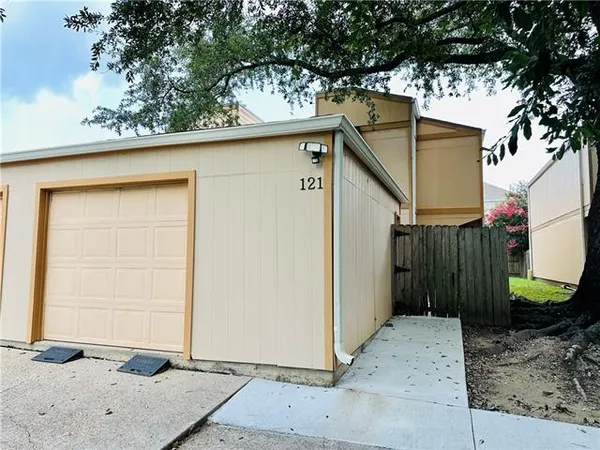 $2,100 | 121 10th Street, New Orleans, LA 70124