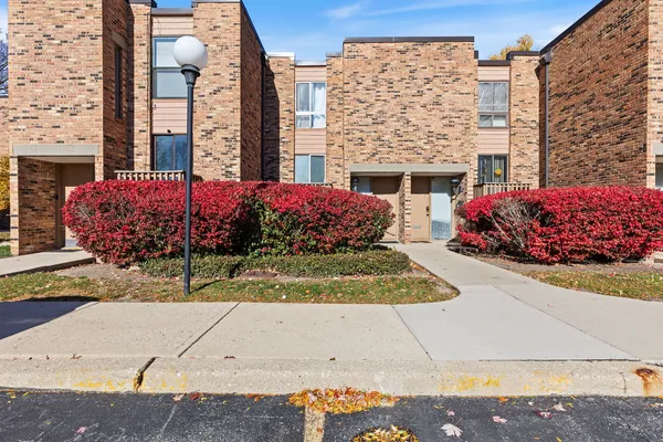 $286,000 | 1620 Waxwing Court, Schaumburg, IL 60173