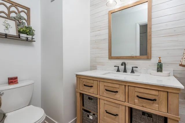 $364,000 | 419 Northgate Road, Lindenhurst, IL 60046