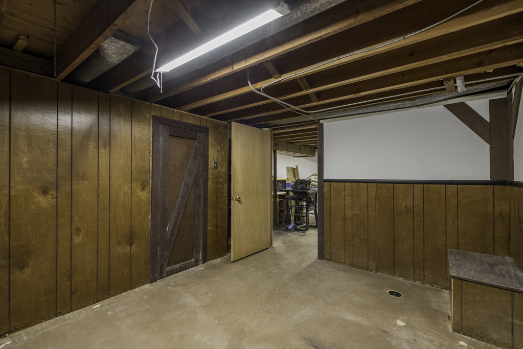 419 Northgate Road Lindenhurst, IL 60046 - Photo 17 of 23 a view of entryway