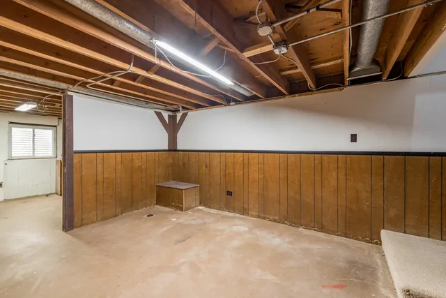 $364,000 | 419 Northgate Road, Lindenhurst, IL 60046