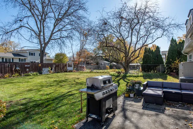 $364,000 | 419 Northgate Road, Lindenhurst, IL 60046