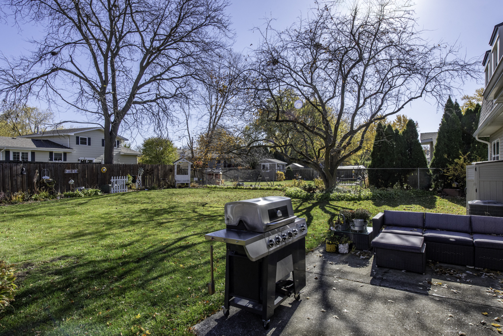 419 Northgate Road Lindenhurst, IL 60046 - Photo 19 of 23 a view of a garden with patio