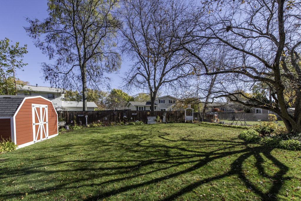 419 Northgate Road Lindenhurst, IL 60046 - Photo 20 of 23 a view of a park with large trees