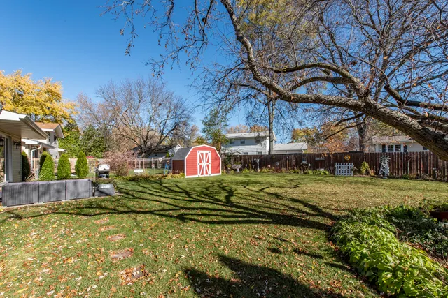 $364,000 | 419 Northgate Road, Lindenhurst, IL 60046