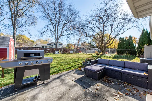 $364,000 | 419 Northgate Road, Lindenhurst, IL 60046