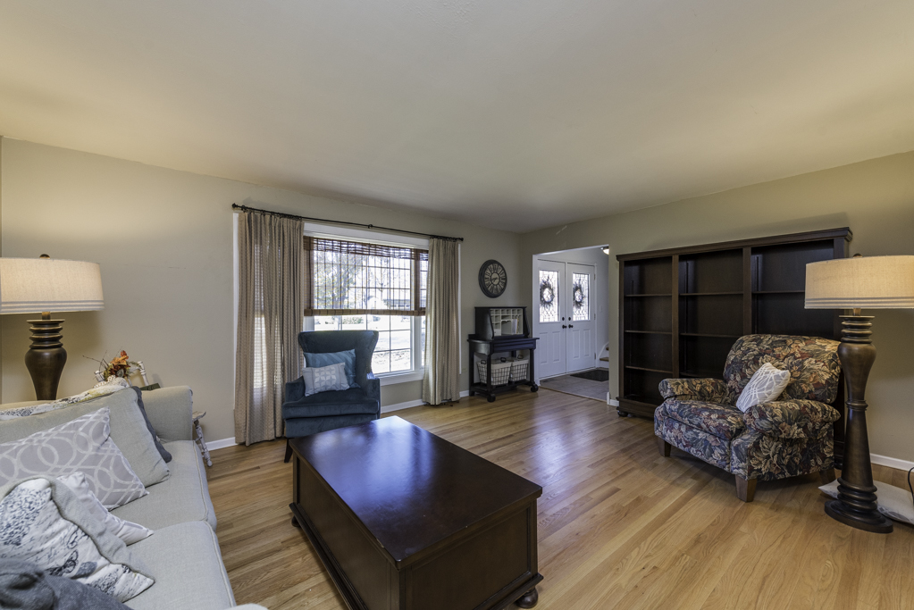 419 Northgate Road Lindenhurst, IL 60046 - Photo 3 of 23 a living room with furniture and wooden floor