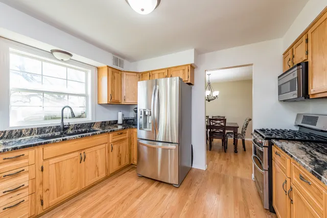 $364,000 | 419 Northgate Road, Lindenhurst, IL 60046