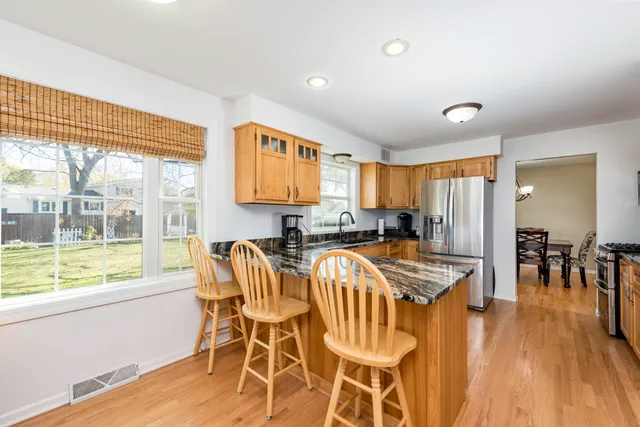 $364,000 | 419 Northgate Road, Lindenhurst, IL 60046