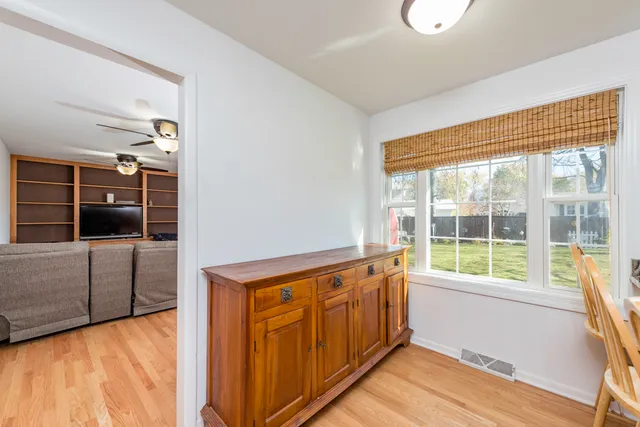 $364,000 | 419 Northgate Road, Lindenhurst, IL 60046