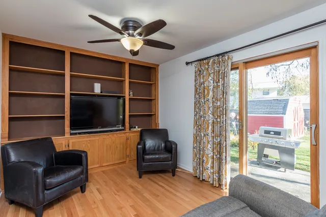 $364,000 | 419 Northgate Road, Lindenhurst, IL 60046