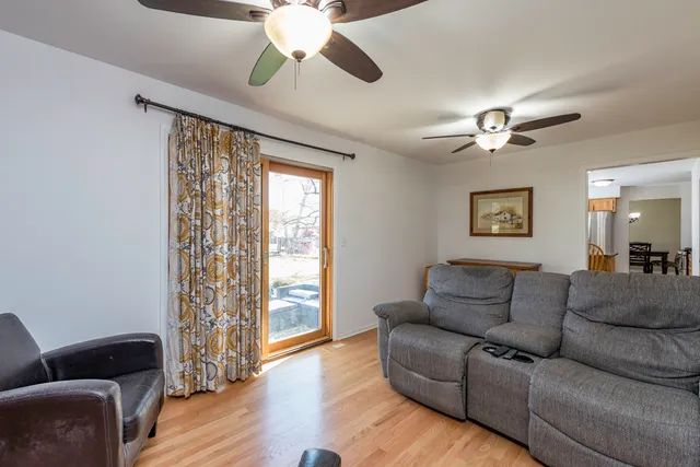 $364,000 | 419 Northgate Road, Lindenhurst, IL 60046