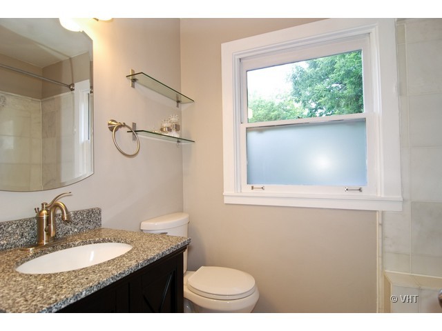 412 Blythe Road Riverside, IL 60546 - Photo 10 of 19