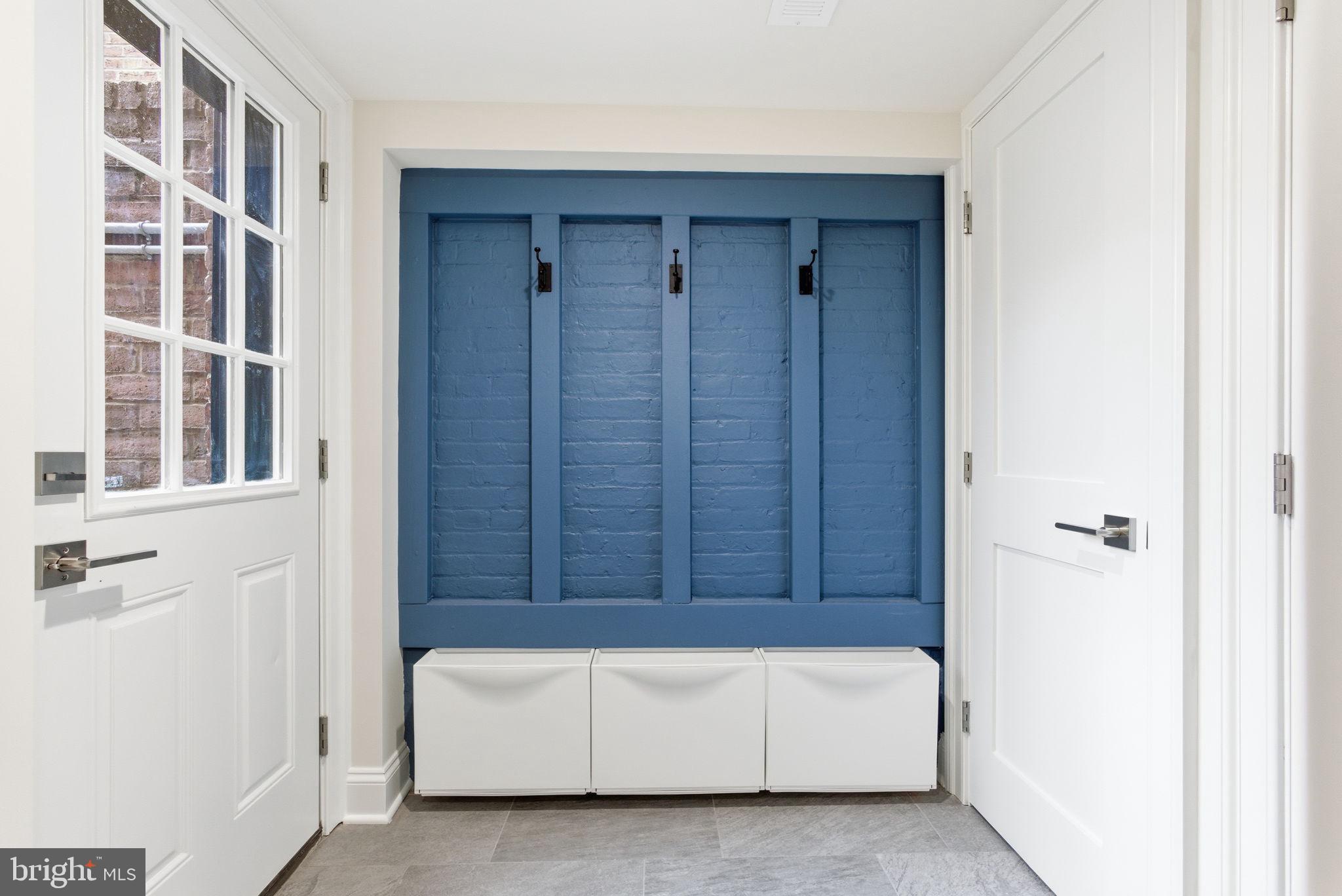 1319 East Capitol Street Southeast Washington, DC 20003 - Photo 36 of 46 a bathroom with a bathtub
