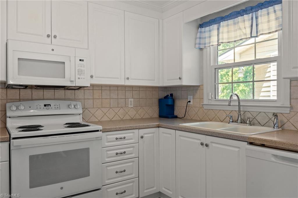 340 Mountain View Road King, NC 27021 - Photo 10 of 45