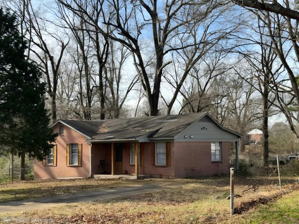 4897 Southaven Road Memphis, TN 38109 - Photo 2 of 3 a front view of a house with a yard